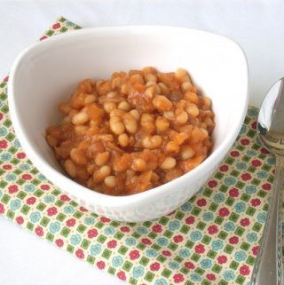 spicy maple baked beans