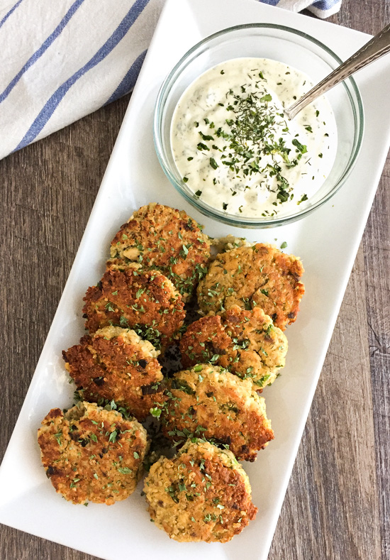 These Quinoa Salmon Cakes are great for an easy and healthy weeknight meal. Gluten-free and delicious!